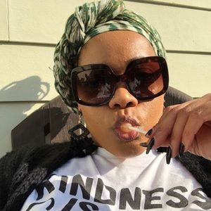 Meet your Posher, Monica